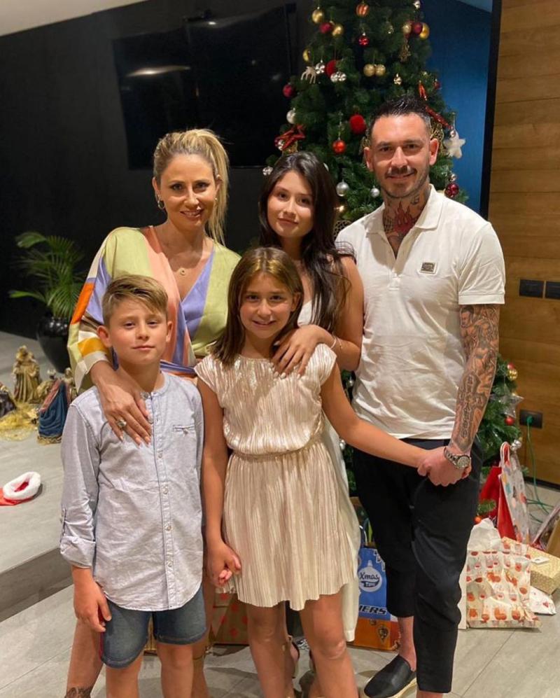 Mauricio Pinilla y familia