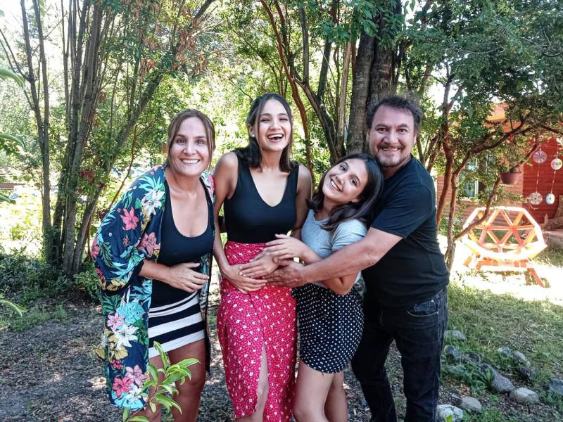 Hija de Claudia Pérez y Rodrigo Muñoz enseña su panza de embarazo