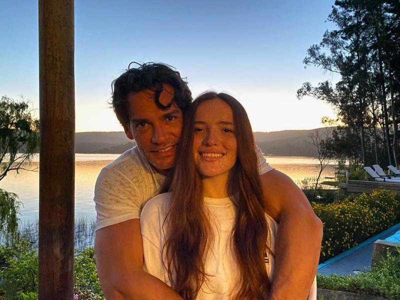 Laura de la Fuente celebra romance al ritmo del reggaetón