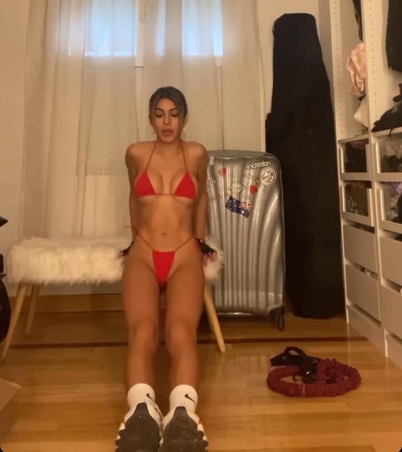 Oriana Marzoli impacta al hacer ejercicio con micro bikini