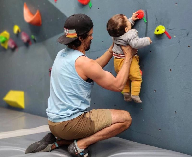 Chapu emociona con reflexión por el crecimiento de su hijo