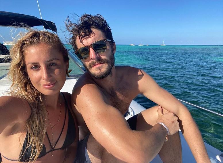 Daniela Castro se muestra al natural y agranda la familia