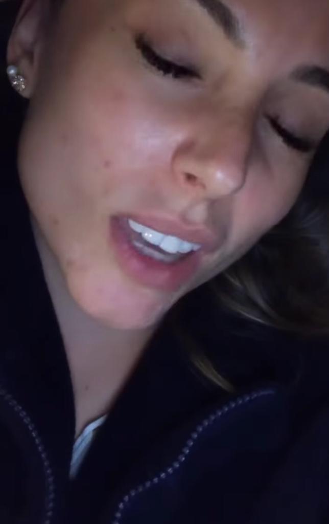 “No sé qué hacer”: Ángela Duarte sufre por los granos en su cara