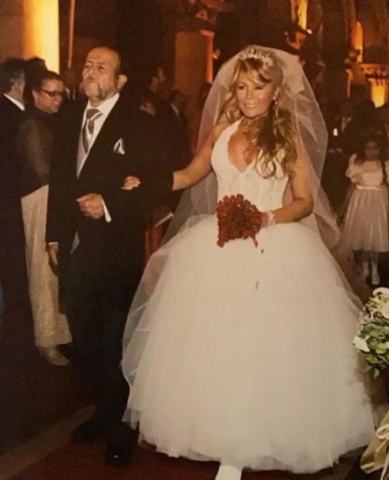 Cathy Barriga celebra 12 años de matrimonio con selfies sin filtro