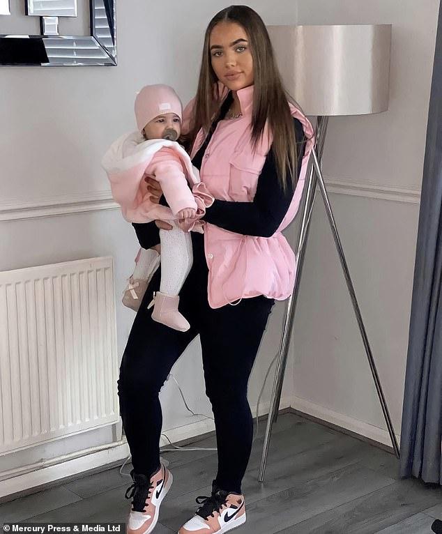 Evangeline Adesile y familia