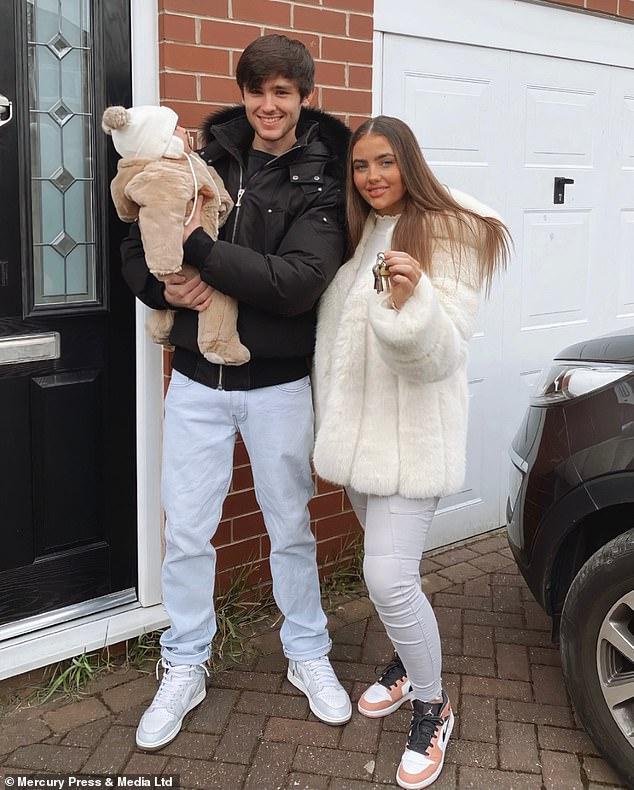 Evangeline Adesile y familia