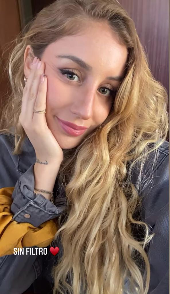 Daniela Castro se muestra al natural y agranda la familia