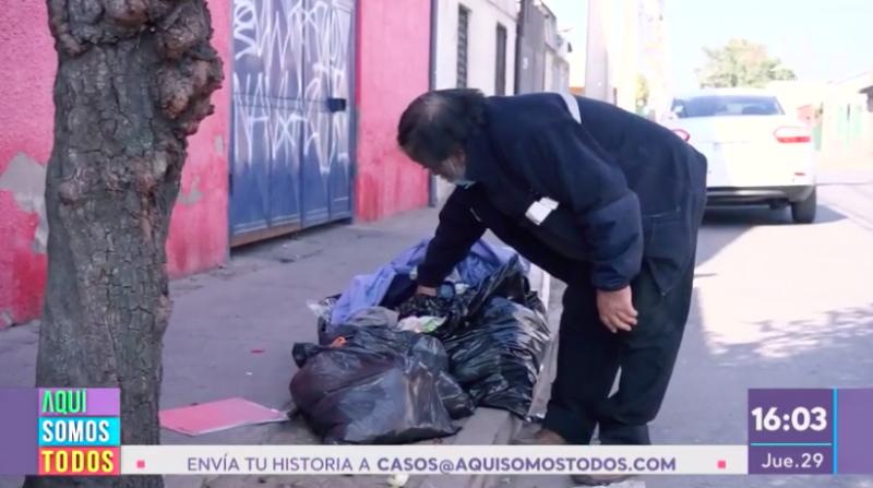 Óscar recolecta basura