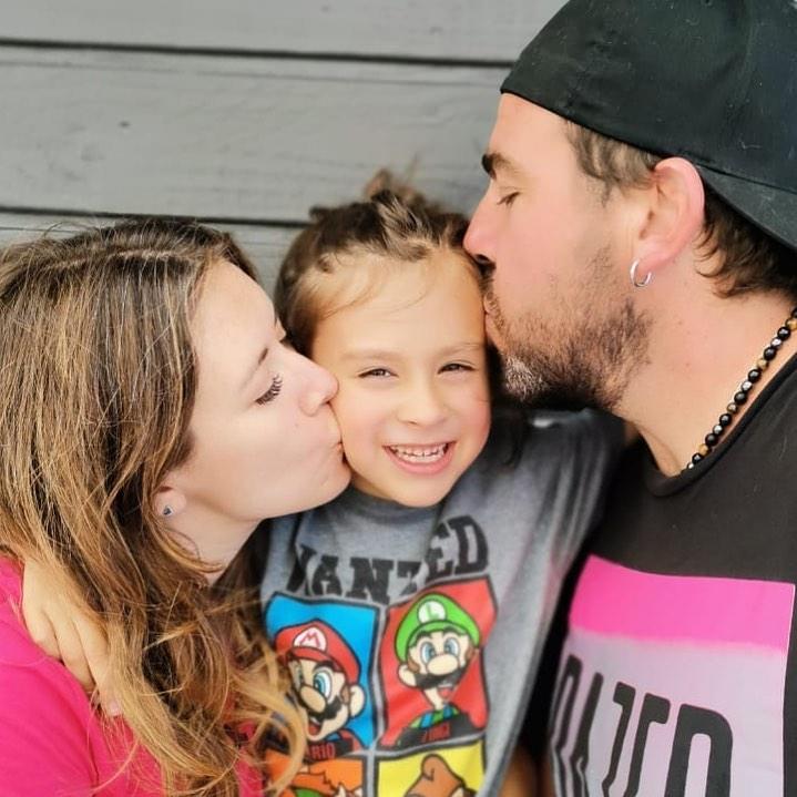 Carla Jara y Francisco Kaminski se lucen con baile junto a su hijo