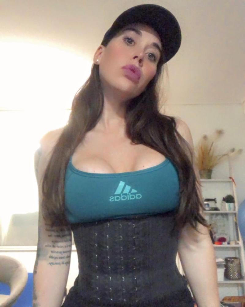 Vale Roth muestra a su nuevo “pinche” tras bullado quiebre