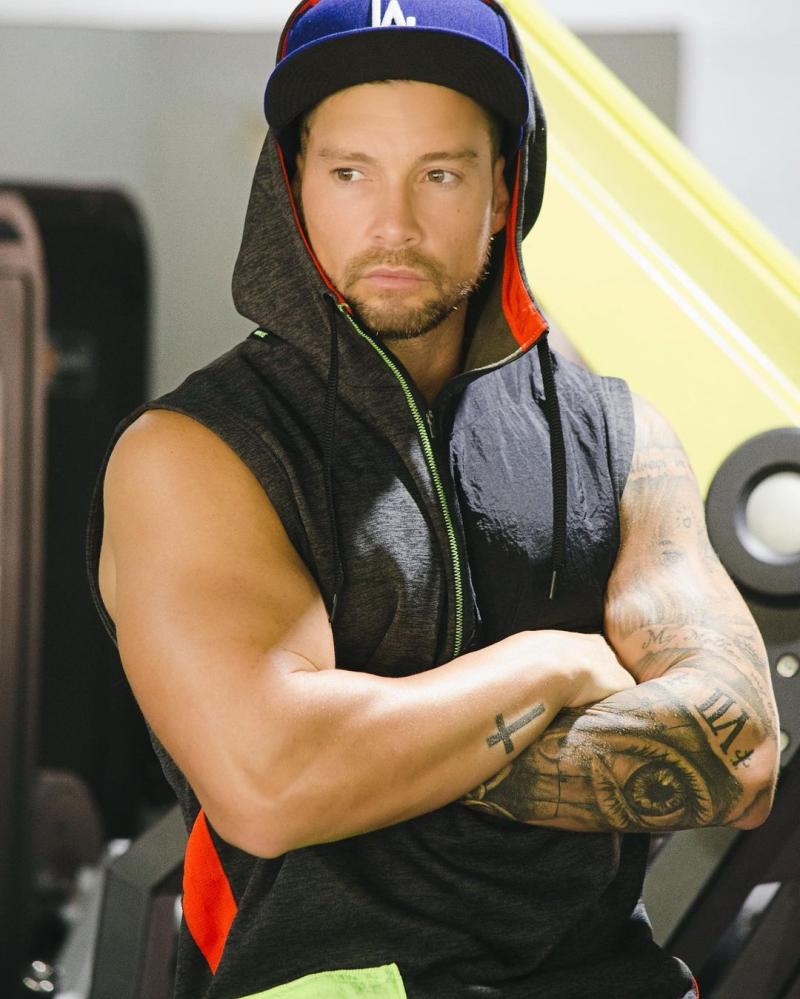 Luis Mateucci divide a seguidores al mostrarse desnudo