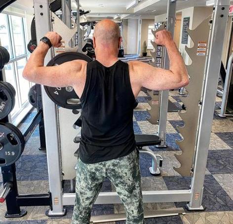 Jurado de MasterChef Chile enseña su musculoso cuerpo