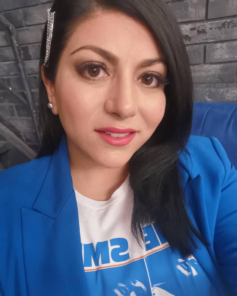 Fernanda Fuentes cambia otra vez de look y se llena de elogios