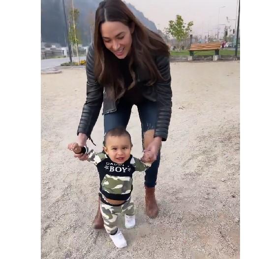 Primeros pasos de Noah, hijo de Lisandra Silva