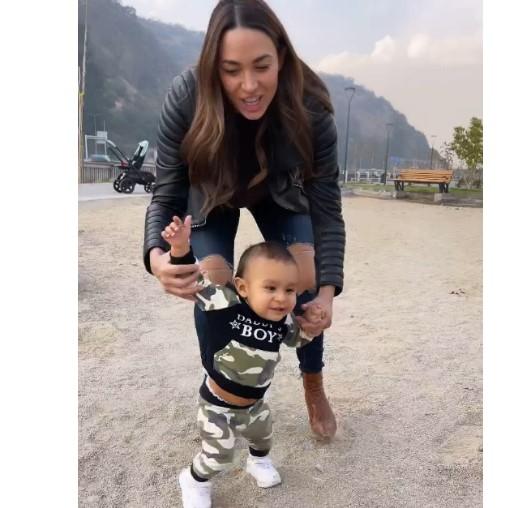 Primeros pasos de Noah, hijo de Lisandra Silva