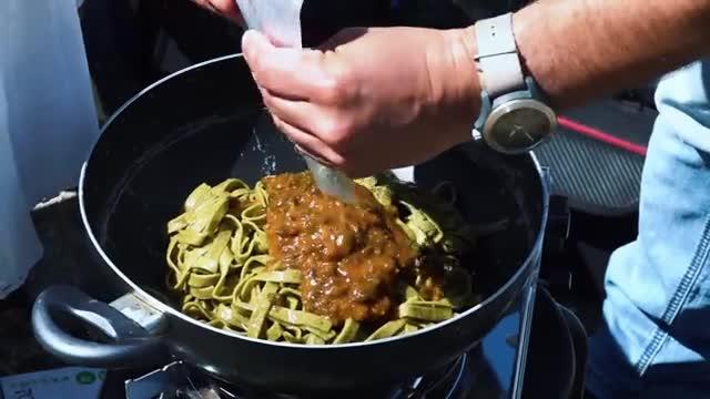 Alipio descubre fetuccinis de cochayuyo