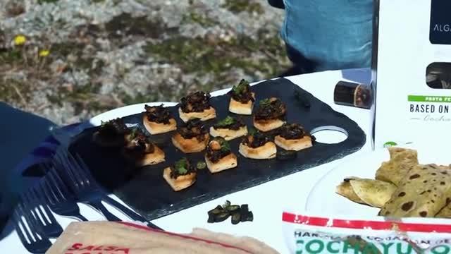 Alipio conoce canapés de cochayuyo