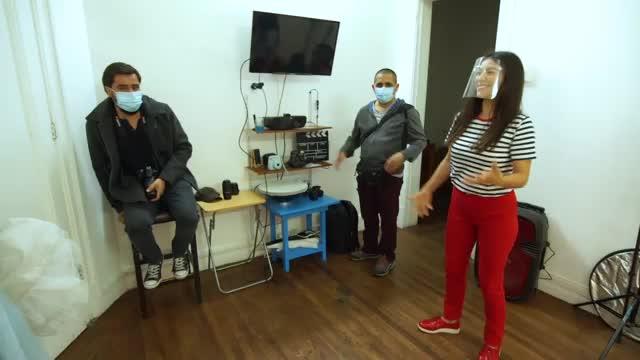 Loreto Aravena en estudio fotográfico