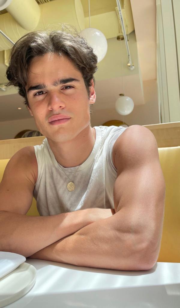 Pololo de Cami Gallardo enseña su trabajado físico