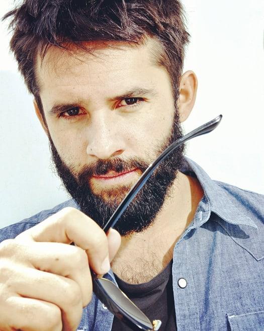 Mario Horton se atreve con jugado corte de pelo