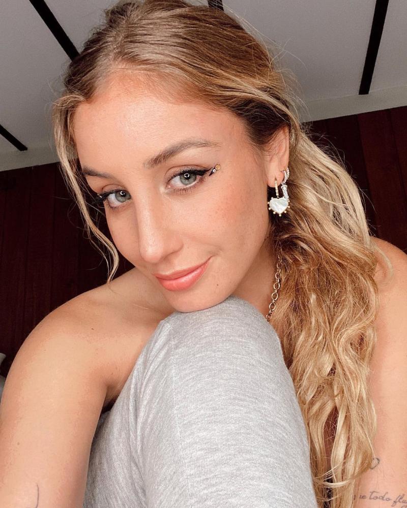 Daniela Castro recibe críticas por sensual baile