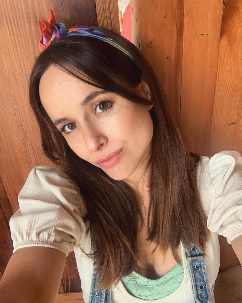 Juanita Ringeling usa su pancita para dar especial anuncio