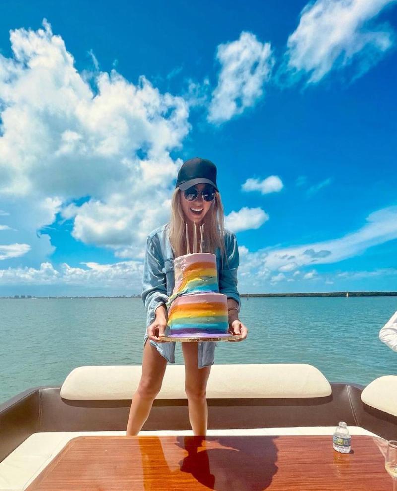 Giuliana Sotela celebra sus 38 años con bikinazo en el mar