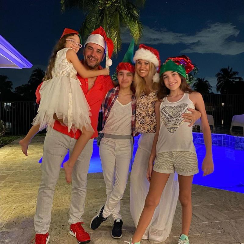 Douglas celebra a Ana Sol Romero tras casi 20 años de matrimonio