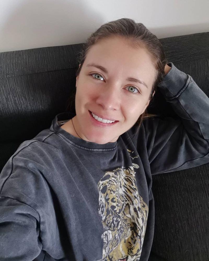 Carla Jara recibe el invierno con radical cambio de look