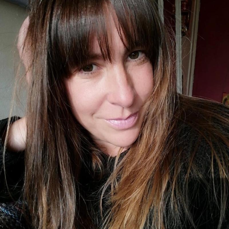 “Regia”: Patricia López deslumbra con nuevo look al natural