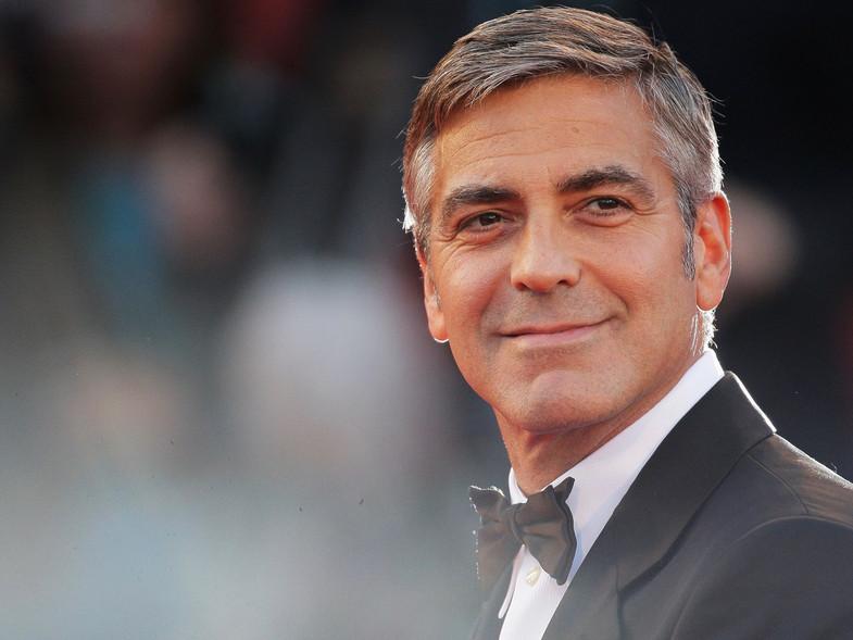 Álvaro Gómez regresa a las teleseries como “George Clooney”