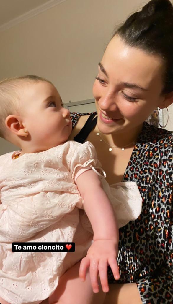 Cota Castelblanco celebra primer cumpleaños de su hermana clon