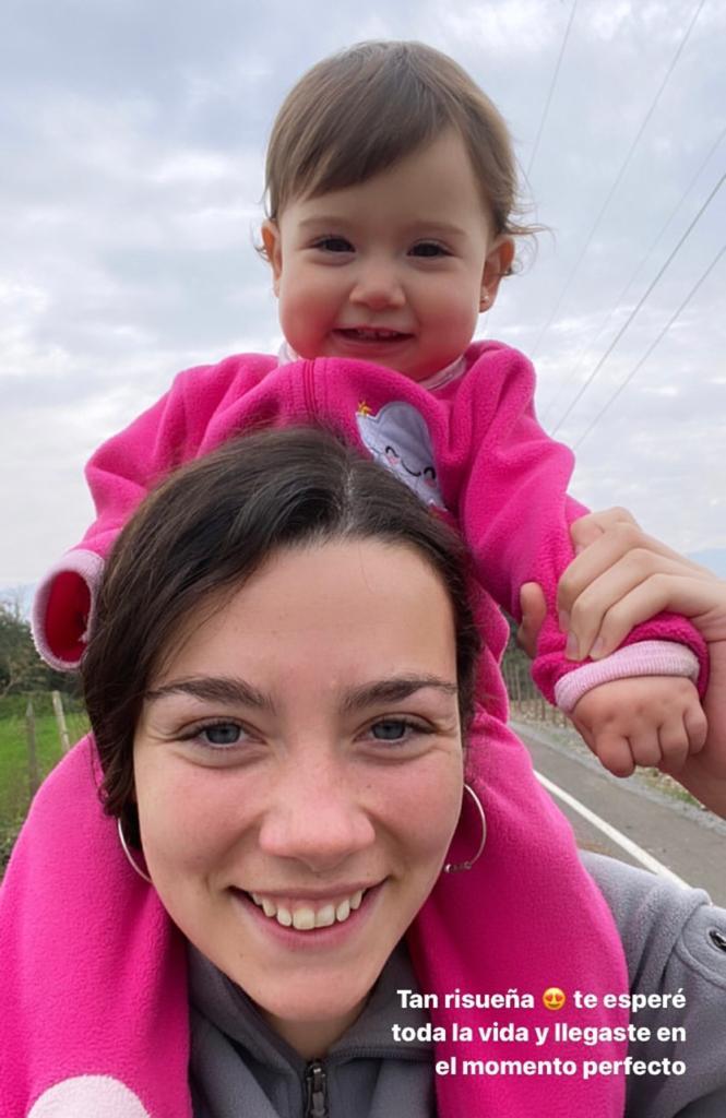 Cota Castelblanco celebra primer cumpleaños de su hermana clon