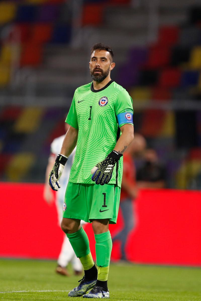 Claudio Bravo, capitán de Chile