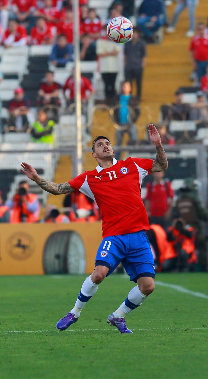 Mauricio Pinilla entró desde la banca y fue vital para el empate de Chile