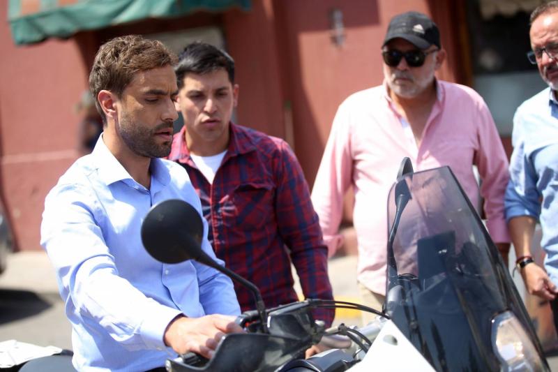 Álvaro Gómez regresa a las teleseries como “George Clooney”