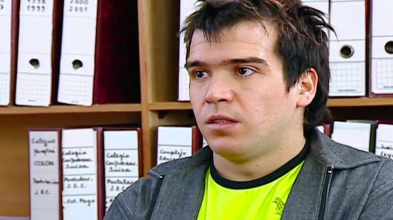 Capítulo 104 / Ángel asiste al funeral de Mirna