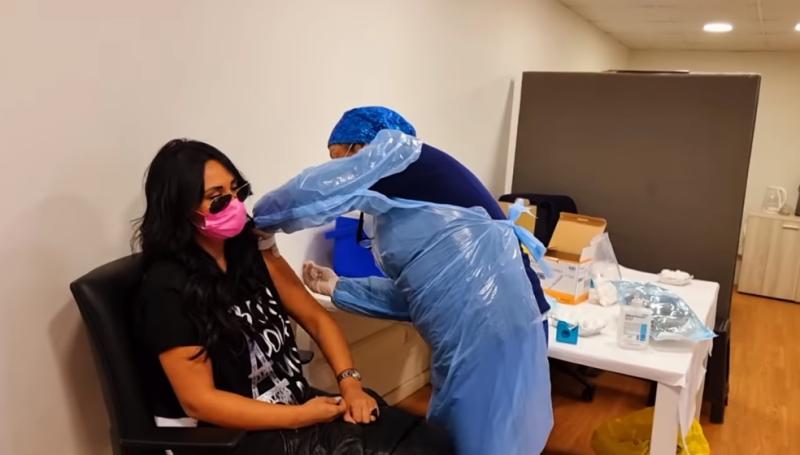 Pamela Díaz hace reír al mostrar su vacunación contra el Covid