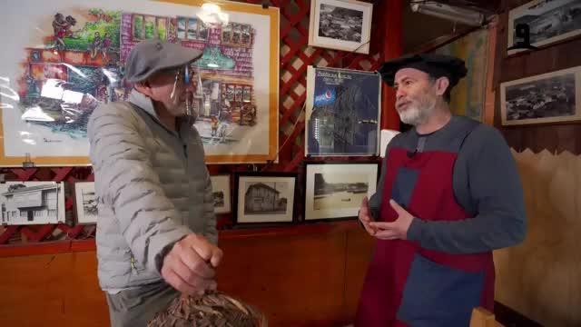 Alonso Barraza visitó el "Cirus Bar"