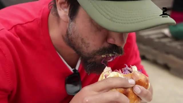 Marcelo Cicali probó por primera vez hamburguesa con erizos