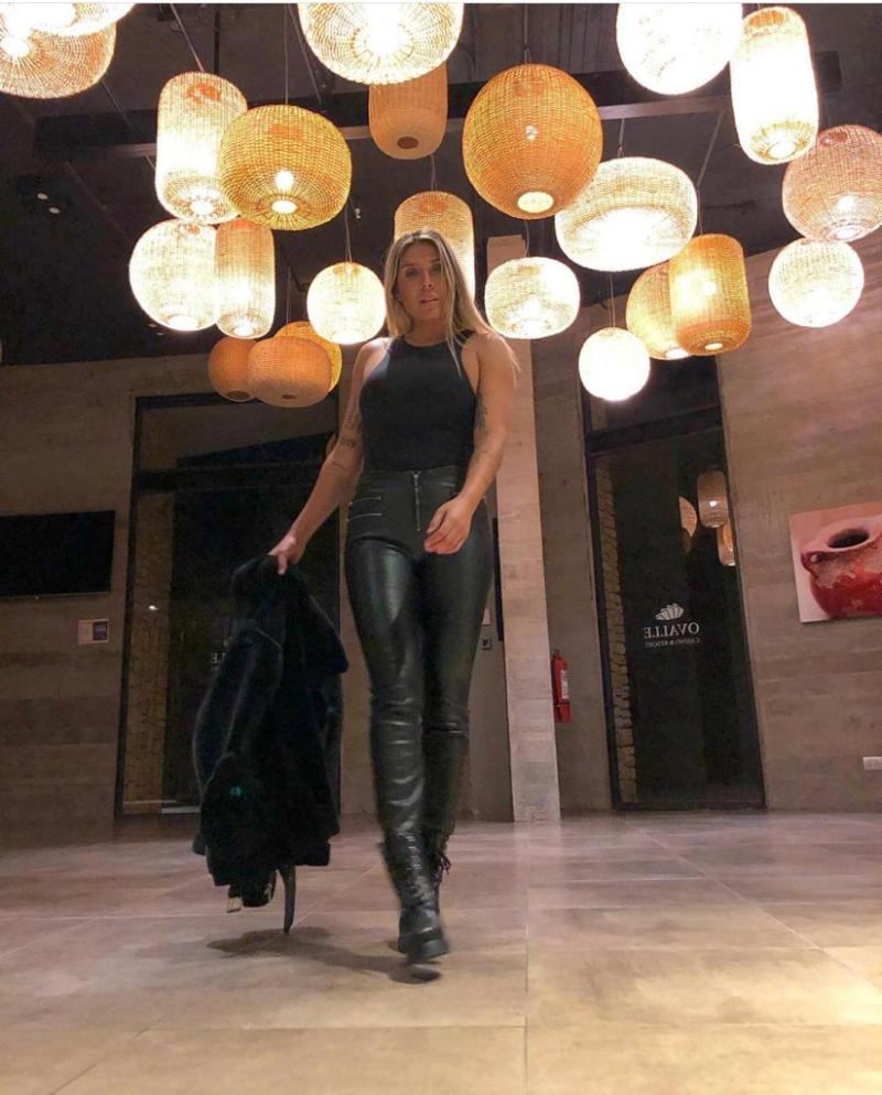 Ex de Gonzalo Jara deslumbra con look full negro tras drama