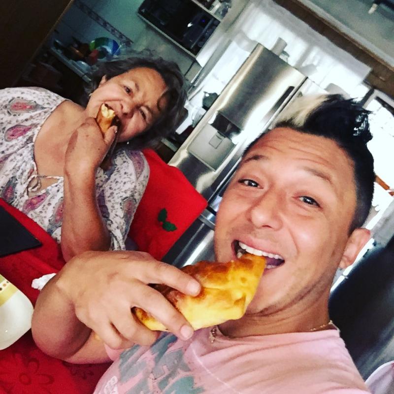 Sergio Rojas defiende decisión de vivir con su madre