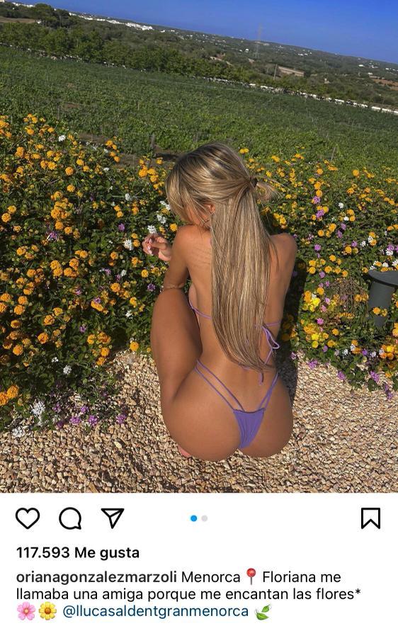 Oriana Marzoli recibe críticas por recoger flores en tanga