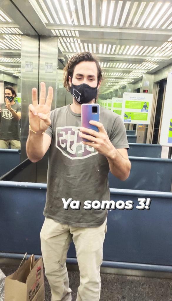 Matías Assler presenta a su hijo a lo “Rey León”