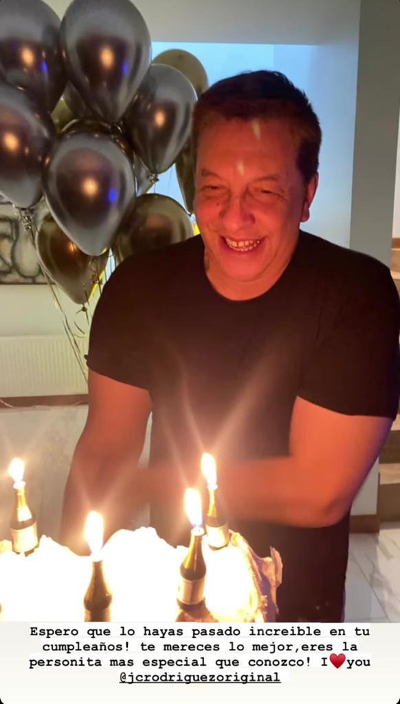 Polola de Julio César Rodríguez demuestra su amor con postal