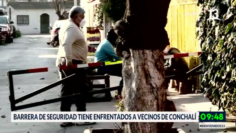 Barrera de seguridad tiene enfrentados a vecinos de Conchalí