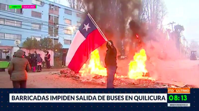 Manifestaciones y barricadas impiden salida de buses en Quilicura