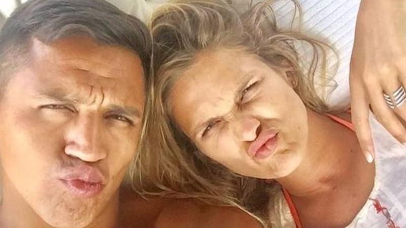 Aseguran que Alexis Sánchez y Mayte Rodríguez se vieron en secreto