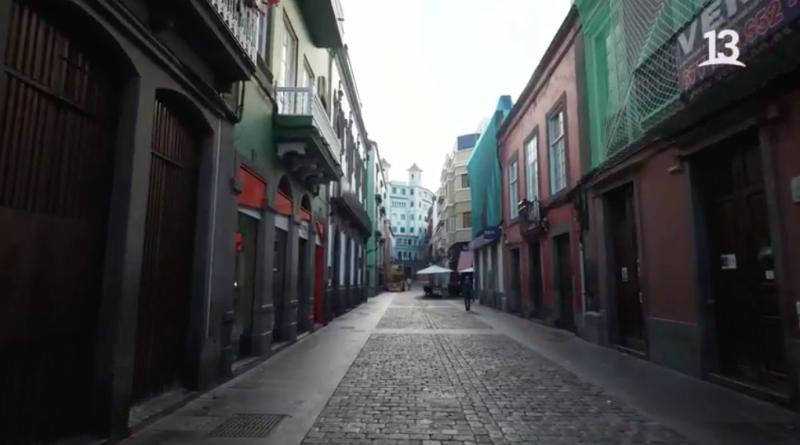 Un chileno que llevó su amor por la “U” a Islas Canarias