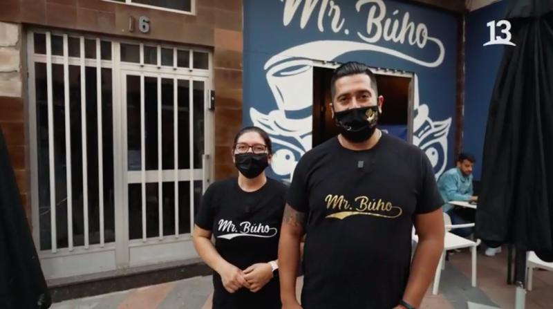 Un chileno que llevó su amor por la “U” a Islas Canarias